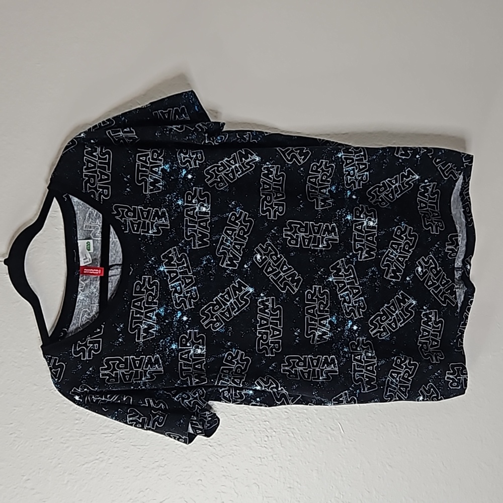 H& M Divided Star Wars T- Shirt.S/M